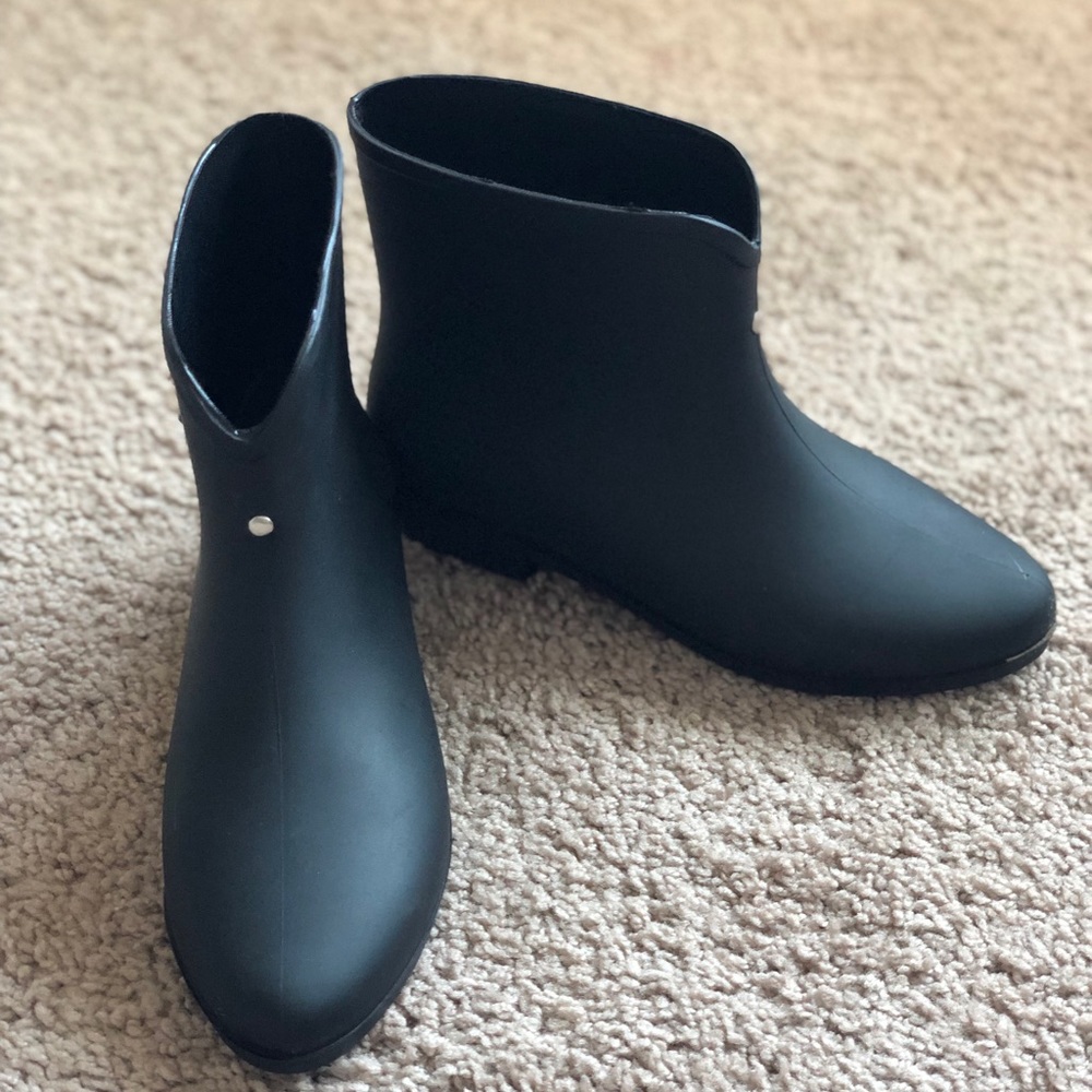 Rain boots size 6